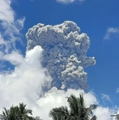 Gunungapi Ibu Kembali Erupsi, Tinggi Kolom Abu Teramati Capai 7.000 Meter